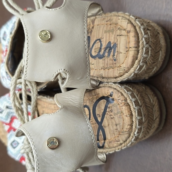 SAM EDELMAN Women's 6 Beaded Sandals with Red and Gray Accents - Picture 5 of 5